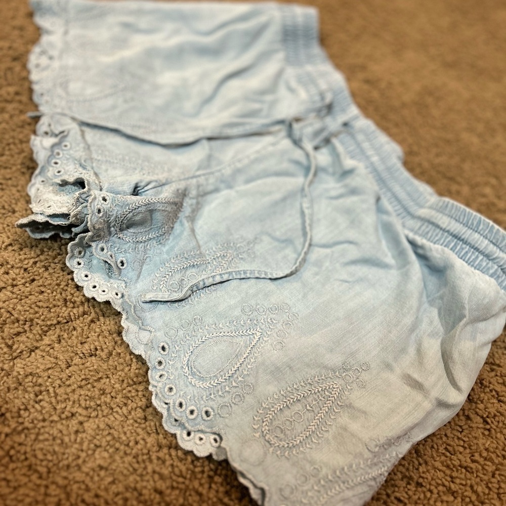 GAP Light Blue Embroidered Chambray Jean Shorts Elastic Waist Size Large - Picture 2 of 5